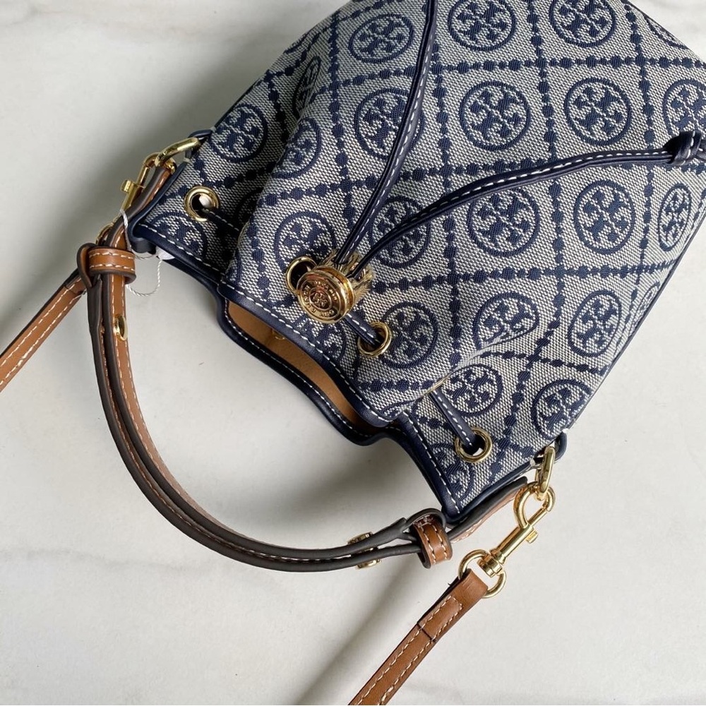 NEW Tory Burch monogram bucket bag - Picture 5 of 9